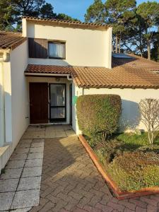 Maison dans résidence avec piscine et tennis