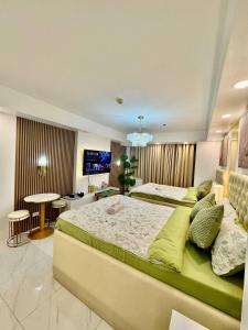 1BR Bahamas 19th floor, Azure Paraaque