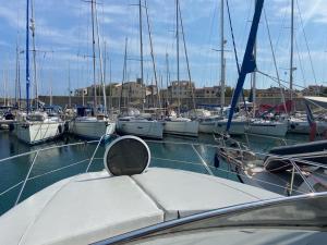 Séjour face au Vieil Antibes avec parking