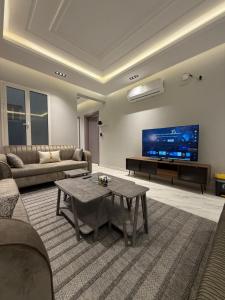 شقة بصالة وغرفتين نوم بدخول ذاتي