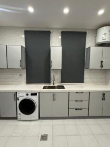 شقة بصالة وغرفتين نوم بدخول ذاتي