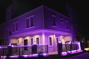 شقة بصالة وغرفتين نوم بدخول ذاتي