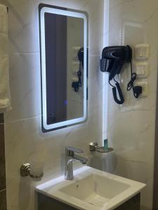 شقة بصالة وغرفتين نوم بدخول ذاتي