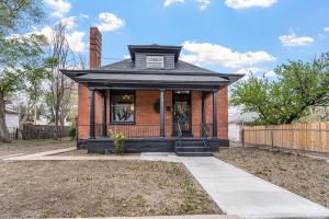 Modern Victorian sleeps 6