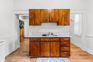 Modern Victorian sleeps 6