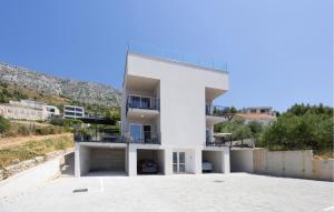 2 Bedroom Lovely Apartment In Stanici