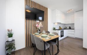 2 Bedroom Lovely Apartment In Stanici 