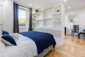 Stunning Studio Flat Minutes from Lewisham Station With View