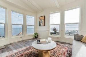 The Pink House - Dungeness Waterfront Home