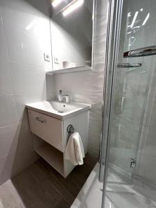 Apartments and rooms by the sea Gozinka, Rab - 24767