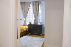 Stylish Oxford Street Apartment