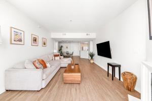 Acacia Waterfront Marina Views Pool Gym Jacuzzi And Sauna