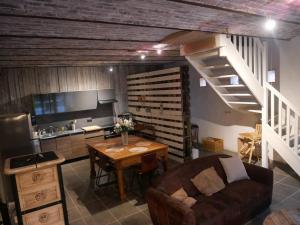 Maisons de vacances Gite dans une ecurie renovee avec jardin prive, clim, parking et WIFI - FR-1-510-150 : photos des chambres