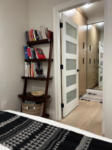 A Gentle Hideaway in the Urban Forest WEST END downtown Vancouver