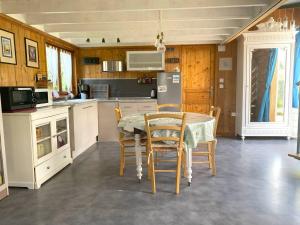 Maisons de vacances Maison avec jardin clos et WIFI a Tregastel - FR-1-368-465 : photos des chambres