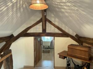 Charmant gîte à Lurcy-Lévis avec climatisation et jardin - FR-1-489-580