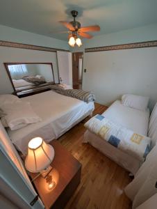 2 beds in a private room B with a free parking -15 min from downtown