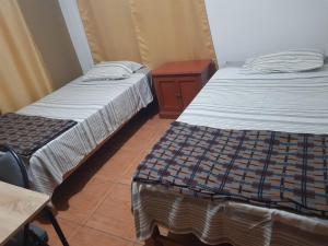 Habitación con doble cama privada en Talara centro