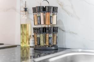 Free Parking ,Modern 4 bedrooms 10min from Birmingham city centre ideal for contractors ,Groups and Families