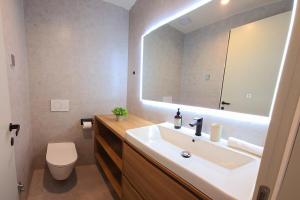 Gorgeous Sunset Villa Walkable to the Sea