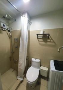 Minimalist Big 1BR Pool View MOA Airport