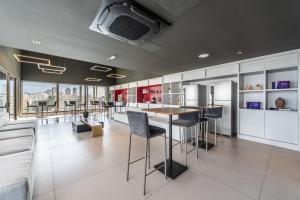 O14 - Novo Bhaus Jardins - On Melo Alves - 10o andar - Metrô 300m - Oscar Freire - Rebouças - Linda vista - Piscina no Rooftop