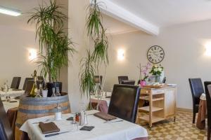 Hotels Logis Hotel Restaurant de la Dore : photos des chambres