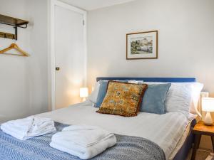 Pitcairn Cottage-Uk41256