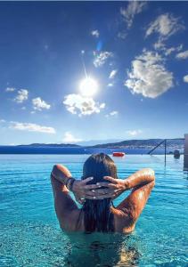 Villa Thalia Floating Heaven