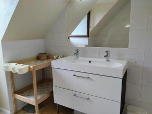 Maisons de vacances Belle et grande maison familiale a Cabourg, 7 pers et 1 bebe, proche Hippodrome : photos des chambres