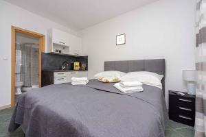 Apartments in Crikvenica 14100