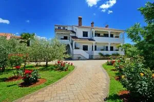 Apartments Mira - Veleniki