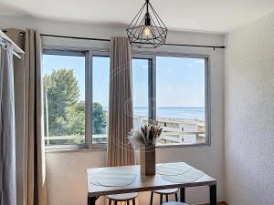 Bay View Studio climatisé 4 pers vue mer by LaConciergerie13