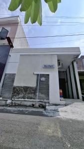 Mugas Backpakers - Female Only