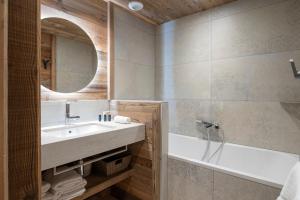 Chalets Forest Lodge, a luxury chalet with sauna and jacuzzi : photos des chambres