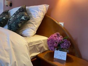 B&B / Chambres d'hotes Domaine La Perruche Parenthese poetique Vue Mont-Saint-Michel & Petit-dejeuner festin : photos des chambres