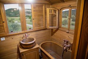 Maisons de vacances Mas Mont-Laure Jacuzzi, Pool & Tranquility : photos des chambres