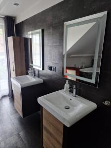 Szary odpoczynek na piętrze - wieś Pogórze