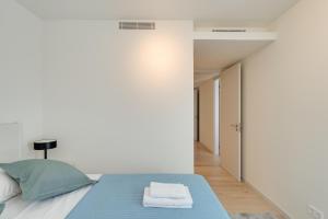 HostWise - Premium Flat w Balcony & Pool
