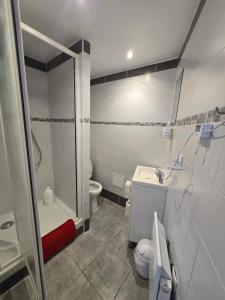 Appartements T2 Cozy proche des Halles Climatise : photos des chambres