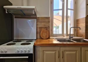 Alekos Cozy Stone 2BR Home Karya Center