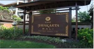 The Palmana Tropical Roofline Jayakarta Residence 40