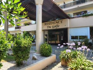Appartements Charmant appartement vue piscine parc tropical Residence vacances Golfe-Juan : photos des chambres