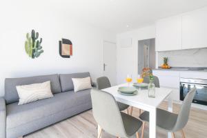 Modern and Stylish Apartment 1: Terrace and Pool