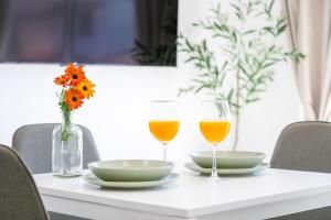 Modern and Stylish Apartment 1: Terrace and Pool