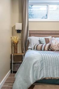 Beautifully Finished Basement Suite, Shared Entrance, SW Edmonton