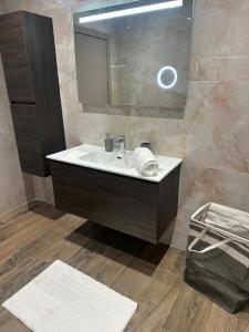 One Bedroom in New Apt Mellieha- Orange Room 1