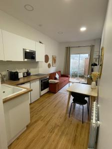 Appartements Charming 2-room, River Park : photos des chambres