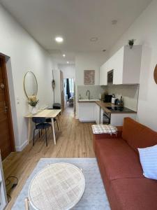 Appartements Charming 2-room, River Park : photos des chambres