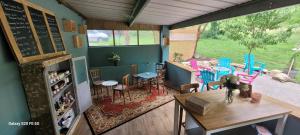 Campings Sous les etoiles caravane camping le sorbier : photos des chambres